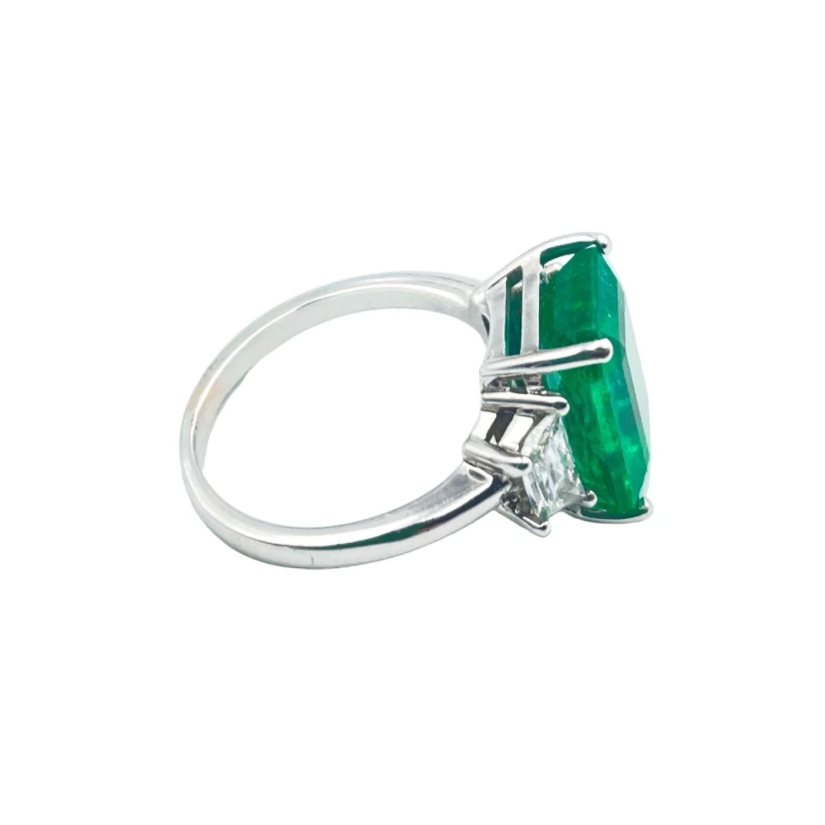 Bague Cocktail en or blanc, émeraude et diamants - Image 5