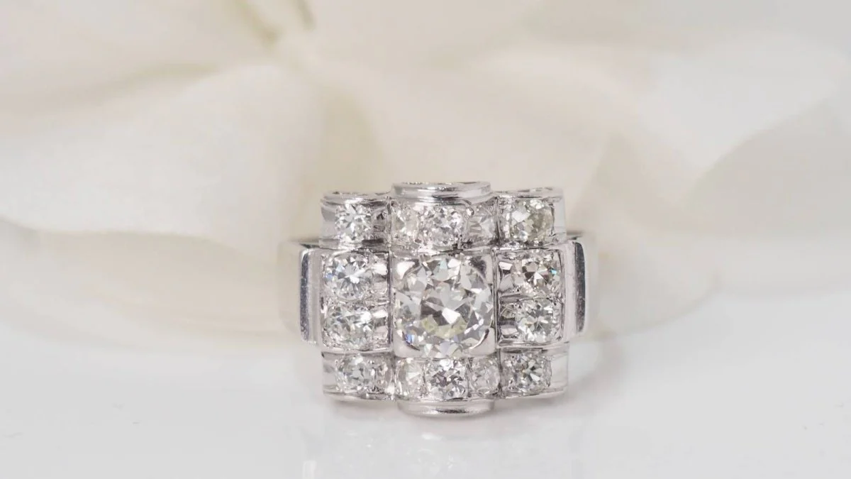 Bague ancienne en platine et diamants