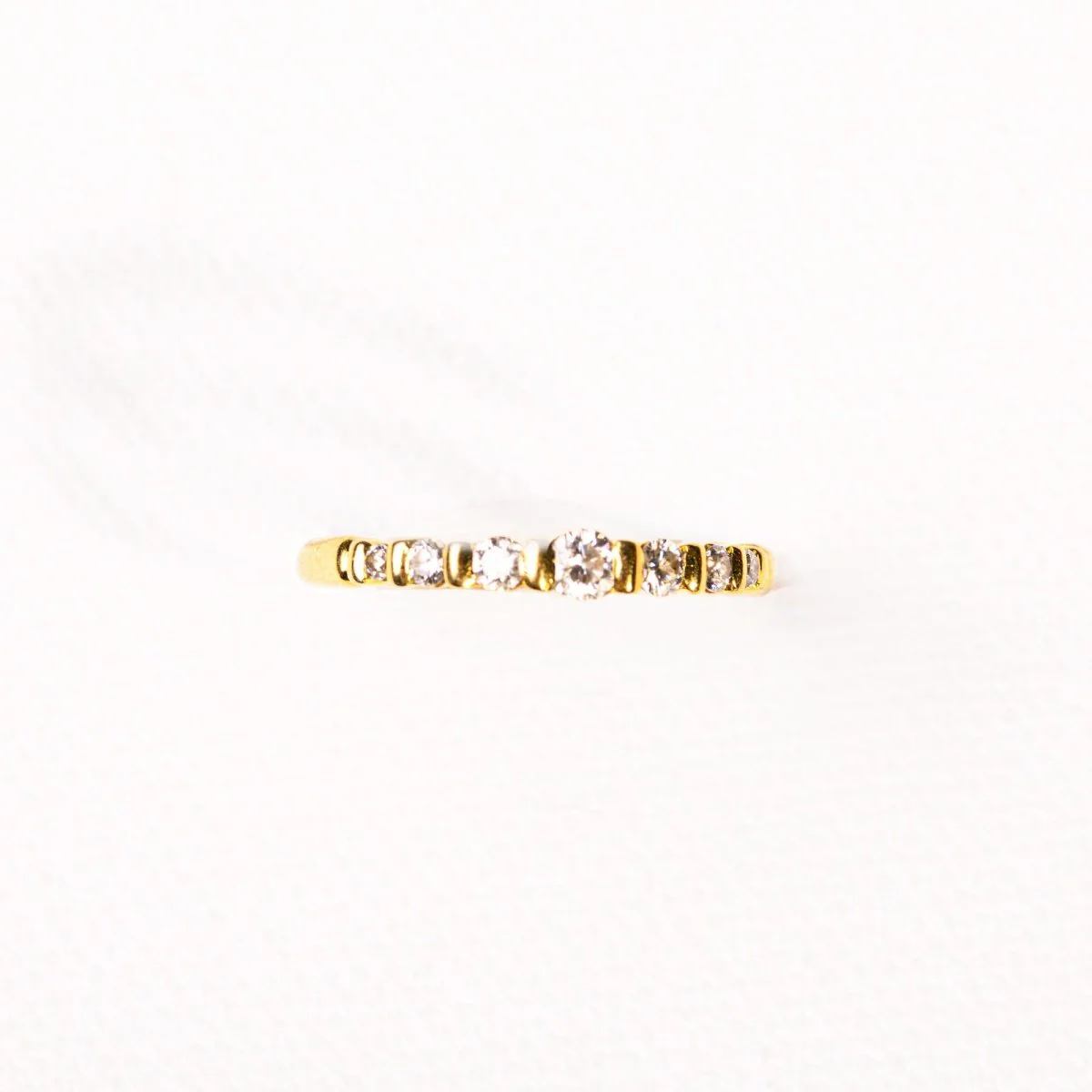 Bague Alliance demi-tour en or jaune et diamants