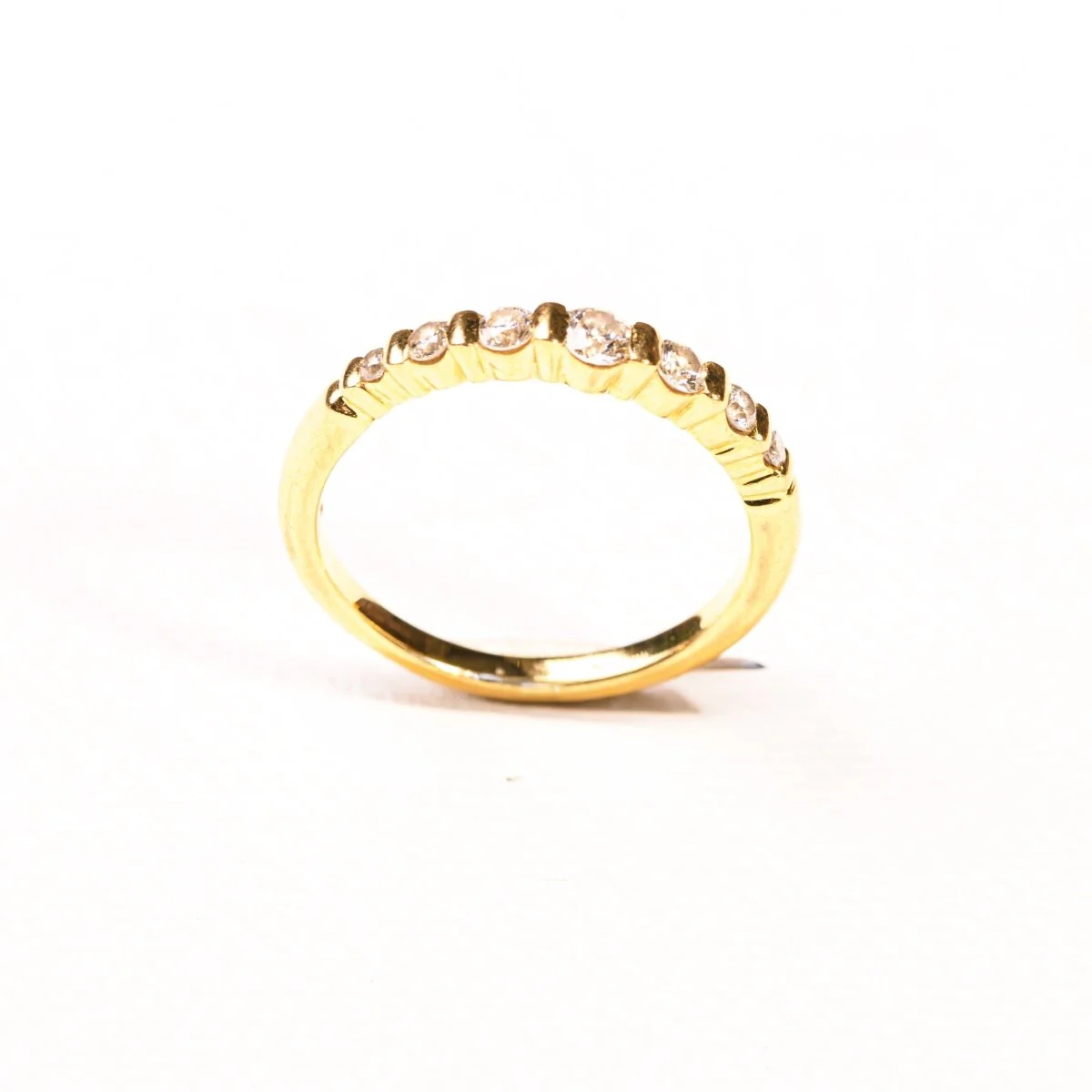 Bague Alliance demi-tour en or jaune et diamants - Image 3