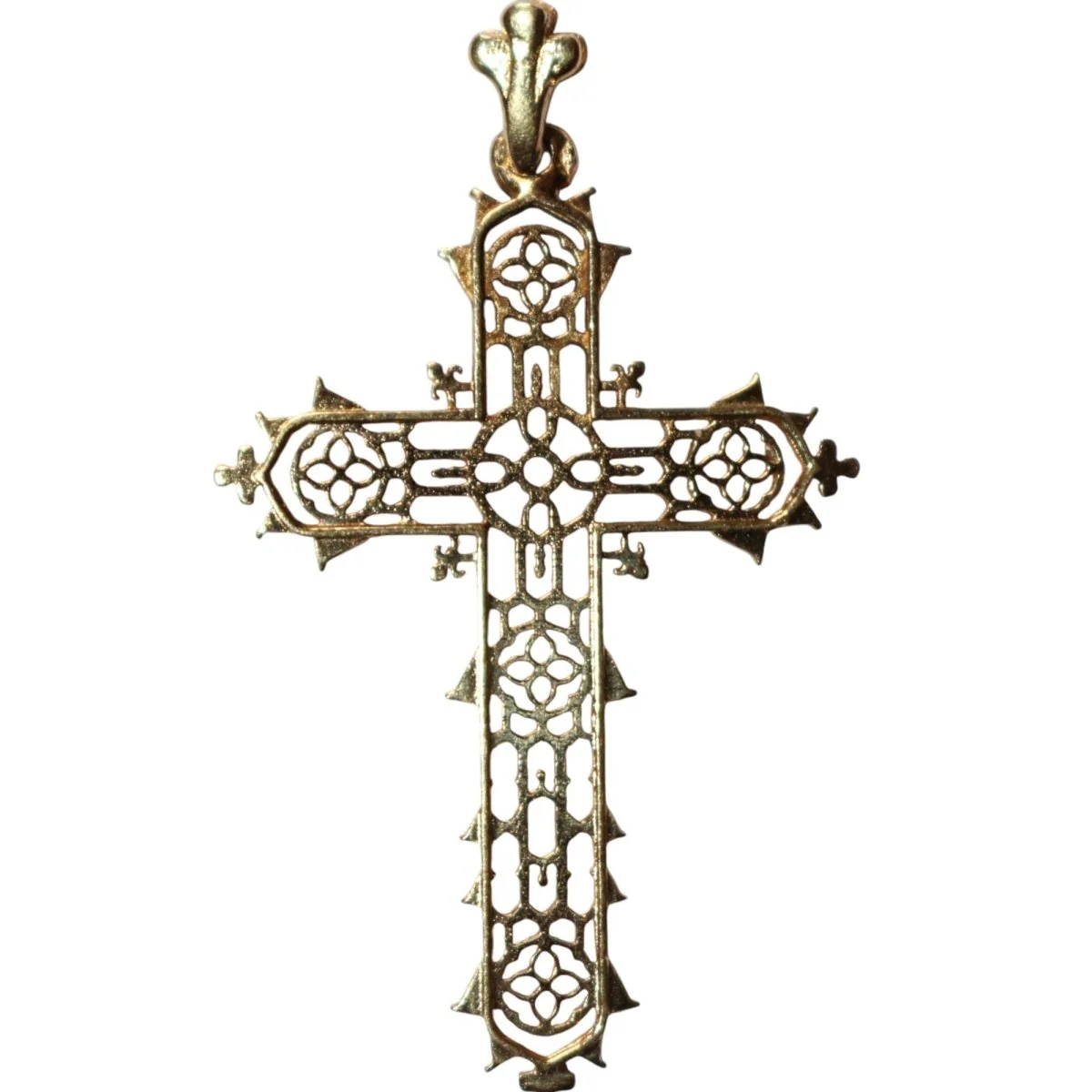 Pendentif croix ajourée en or jaune