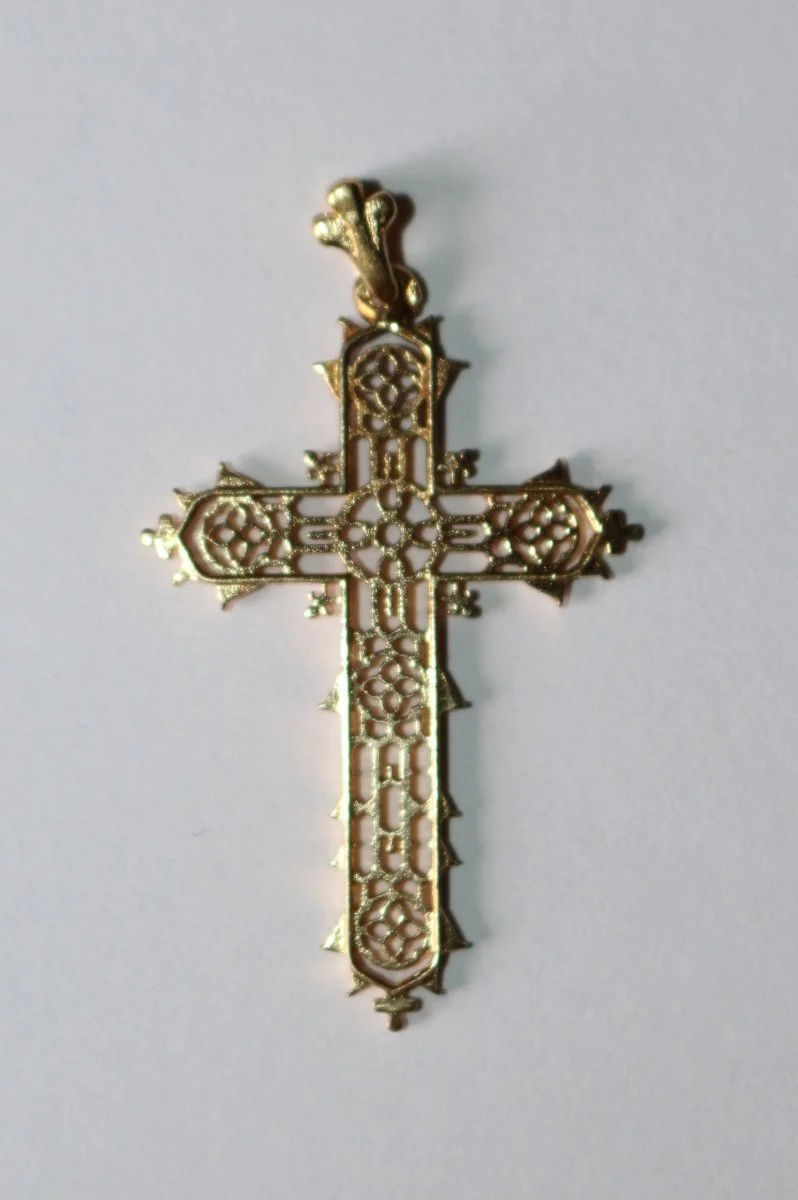 Pendentif croix ajourée en or jaune - Image 2