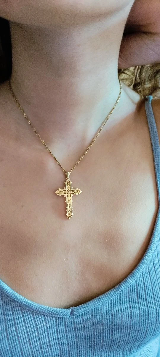 Pendentif croix ajourée en or jaune - Image 4