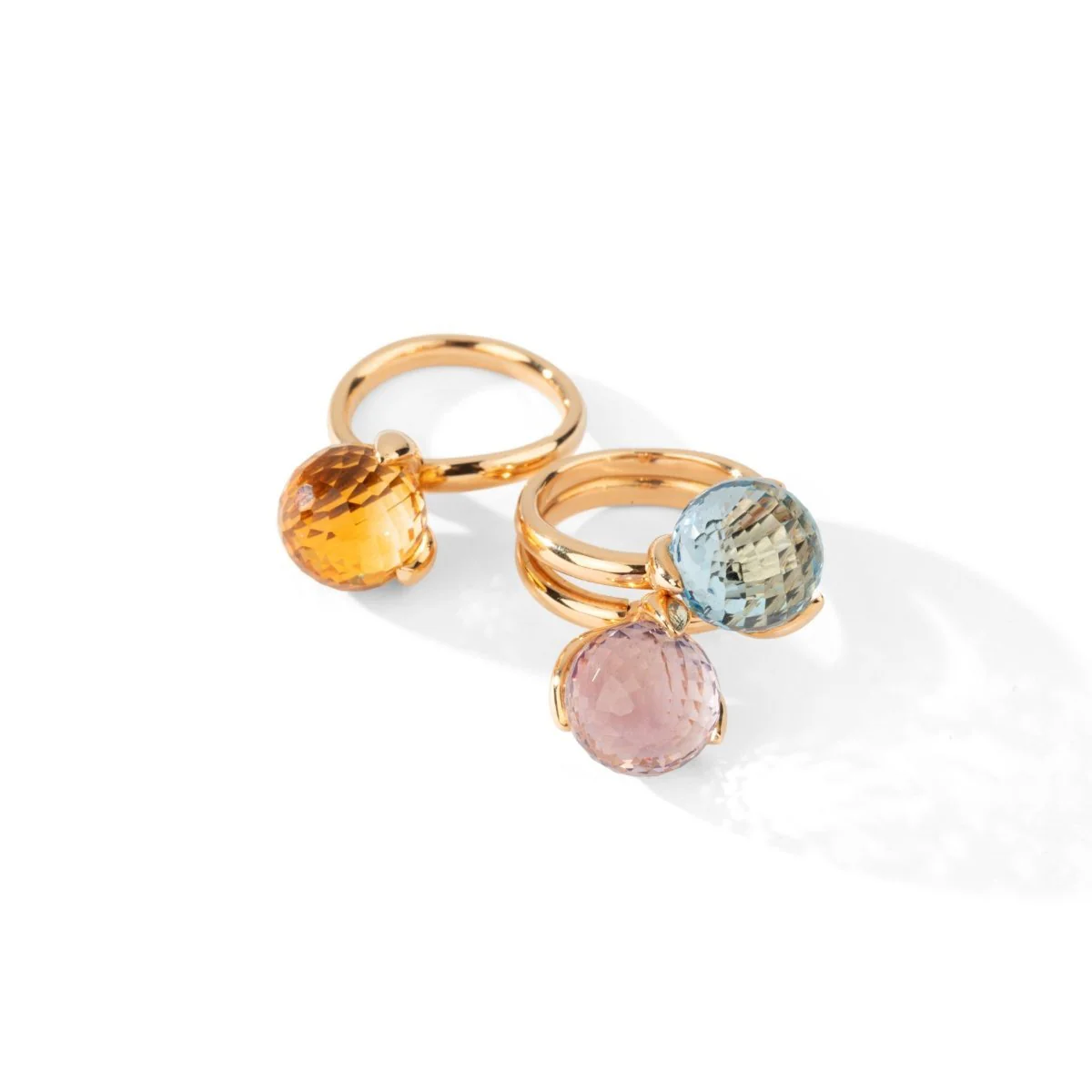 Deux bagues en or jaune, améthyste, topaze bleue et citrine - Image 2