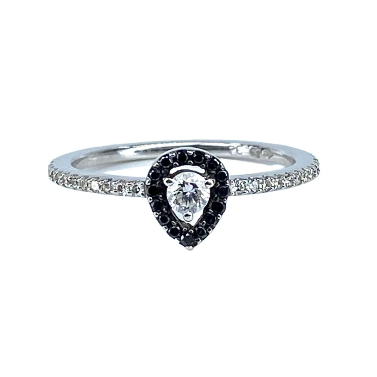 Bague solitaire en or blanc 18 carats, diamants blancs et diamants noirs