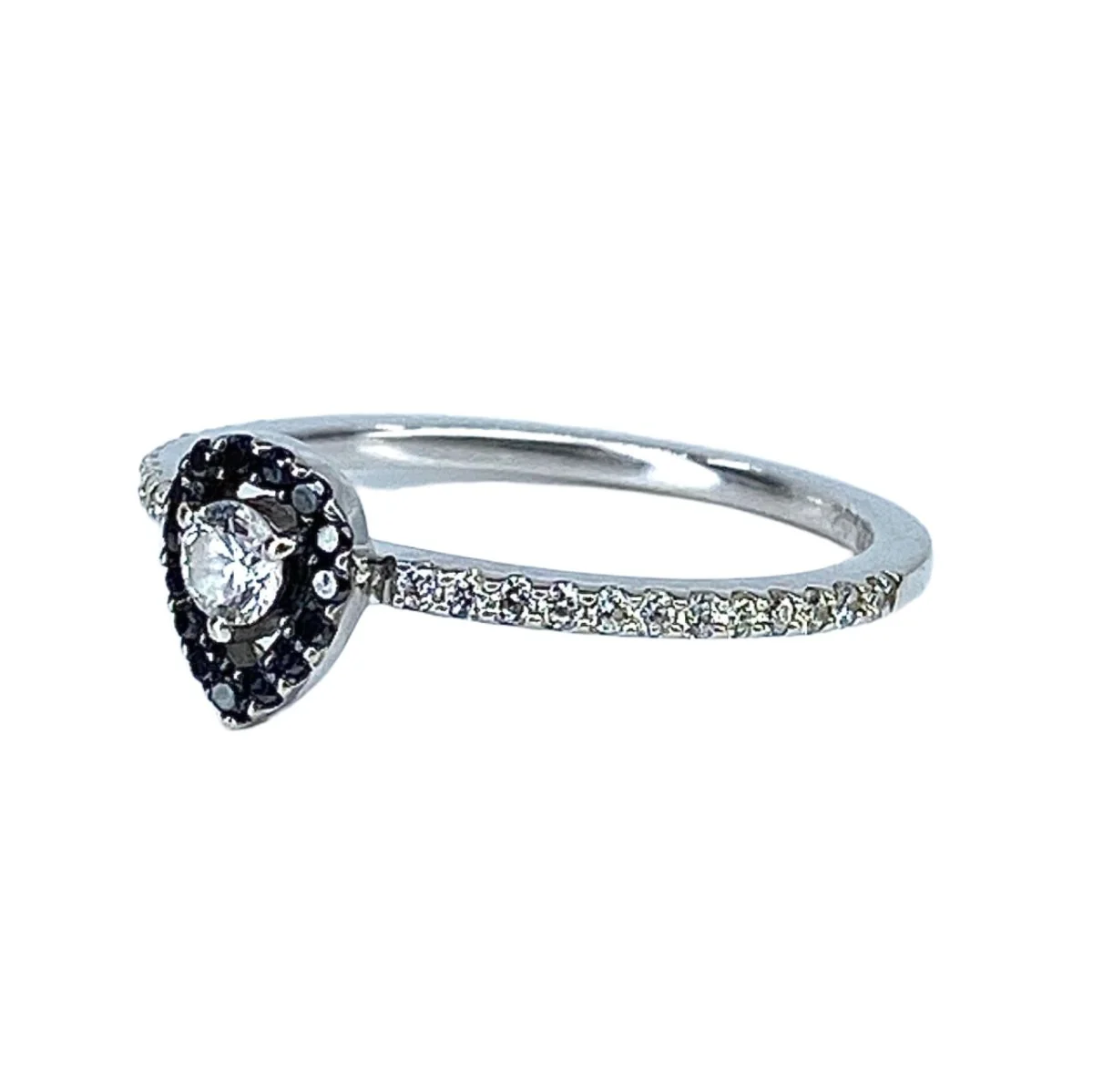 Bague solitaire en or blanc 18 carats, diamants blancs et diamants noirs - Image 5