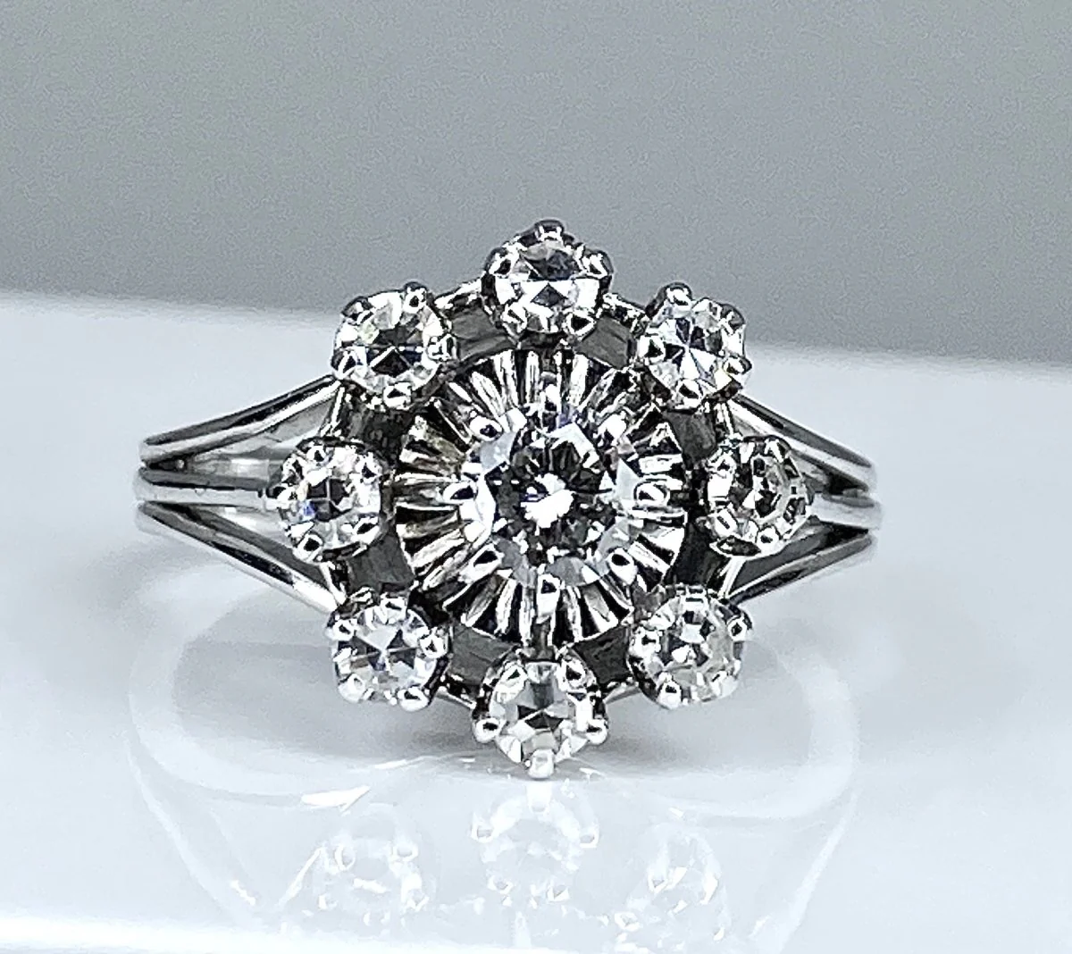 Bague marguerite en or 18 carats et diamants - Image 10