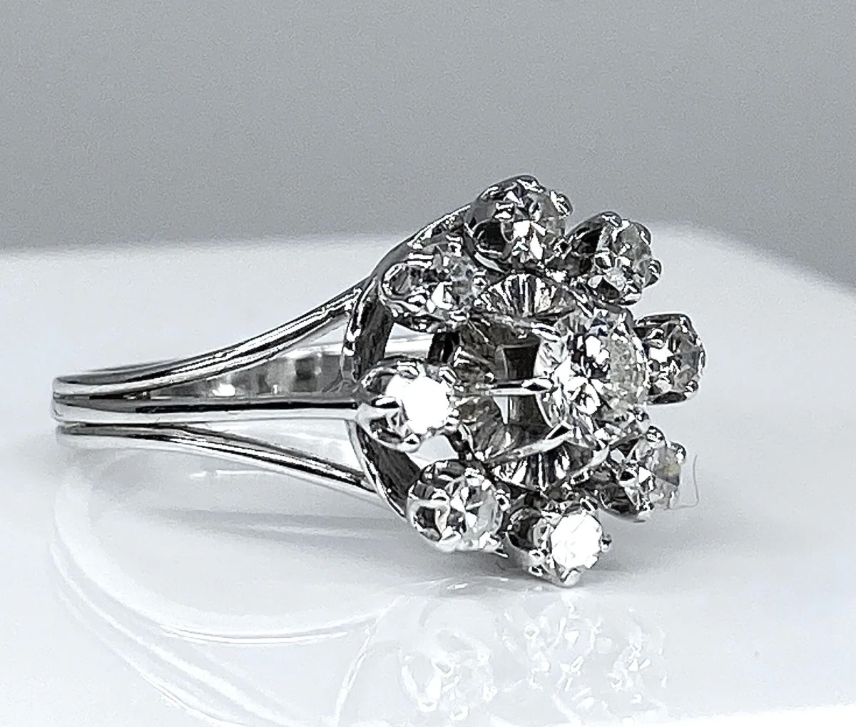 Bague marguerite en or 18 carats et diamants - Image 2