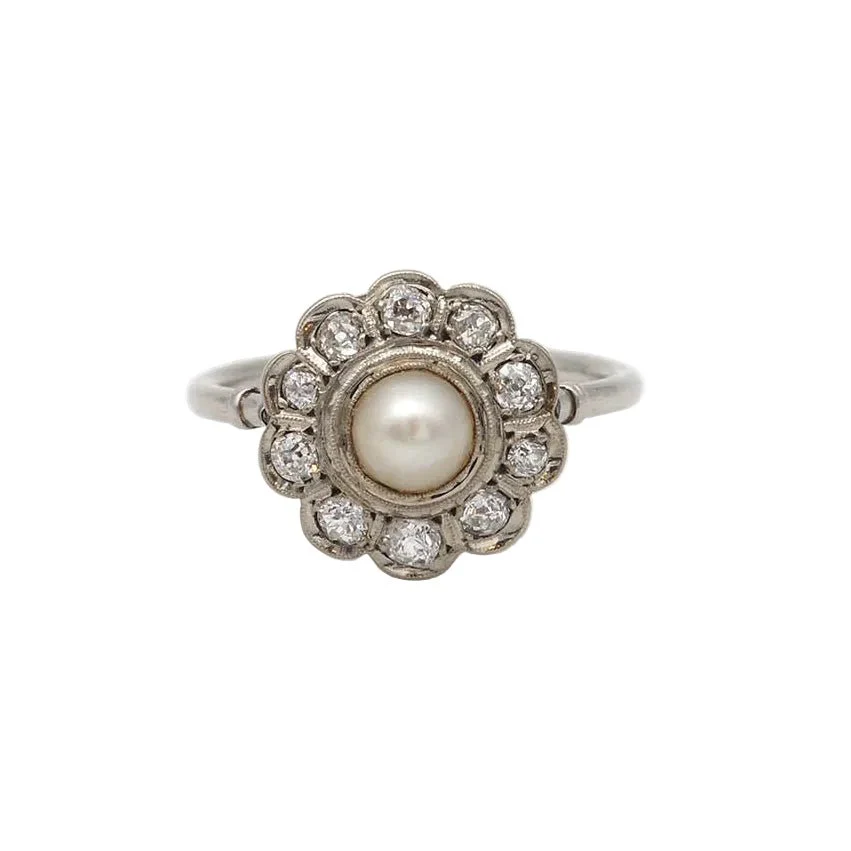 Bague Marguerite en platine, perle et diamants