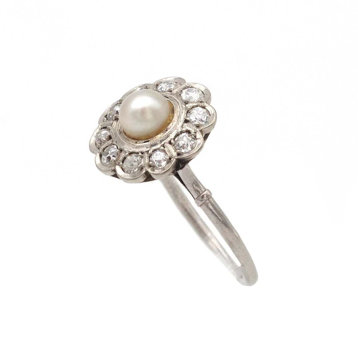 Bague Marguerite en platine, perle et diamants - Image 3