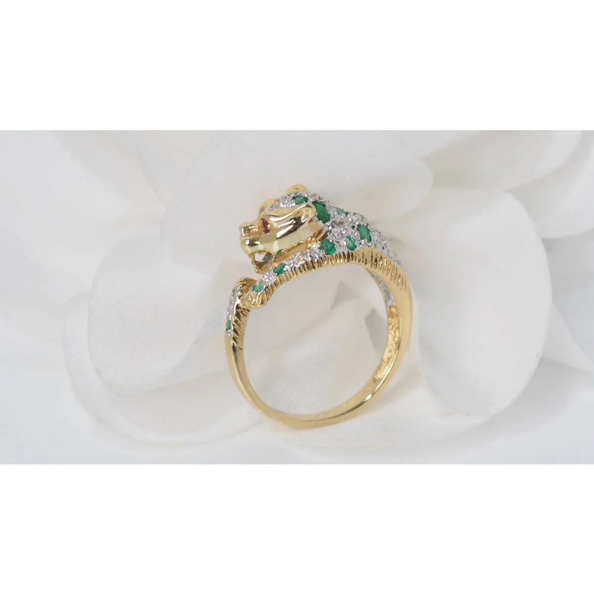 Bague Panthère en or jaune, rubis, émeraudes et diamants - Image 5