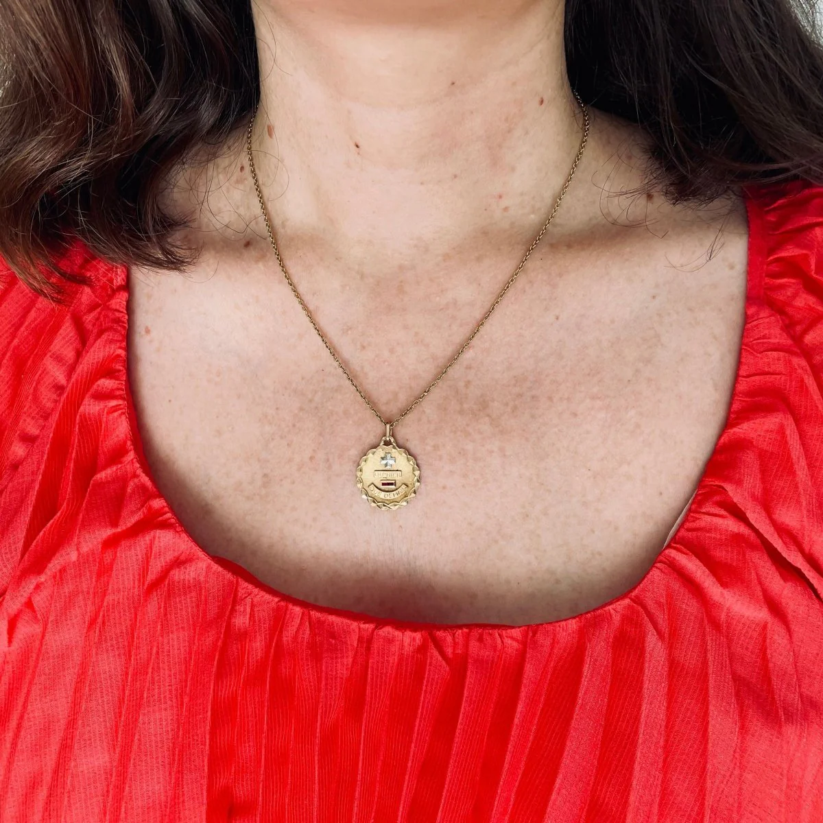 Médaille d'amour AUGIS ronde en or jaune - Image 2