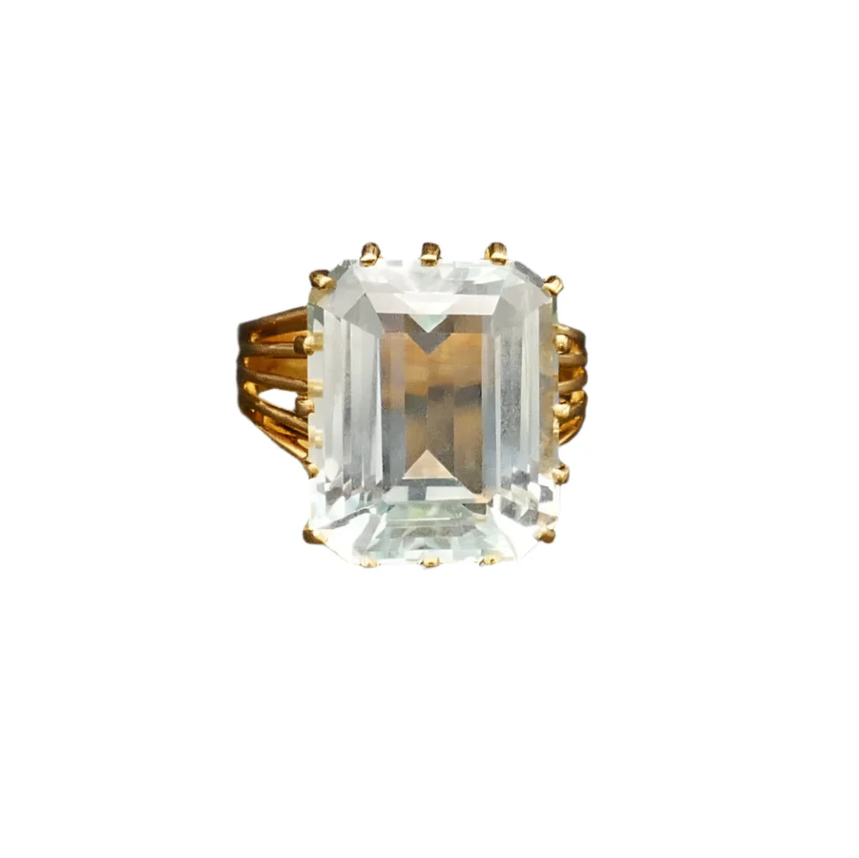 Bague en or jaune et aigue marine
