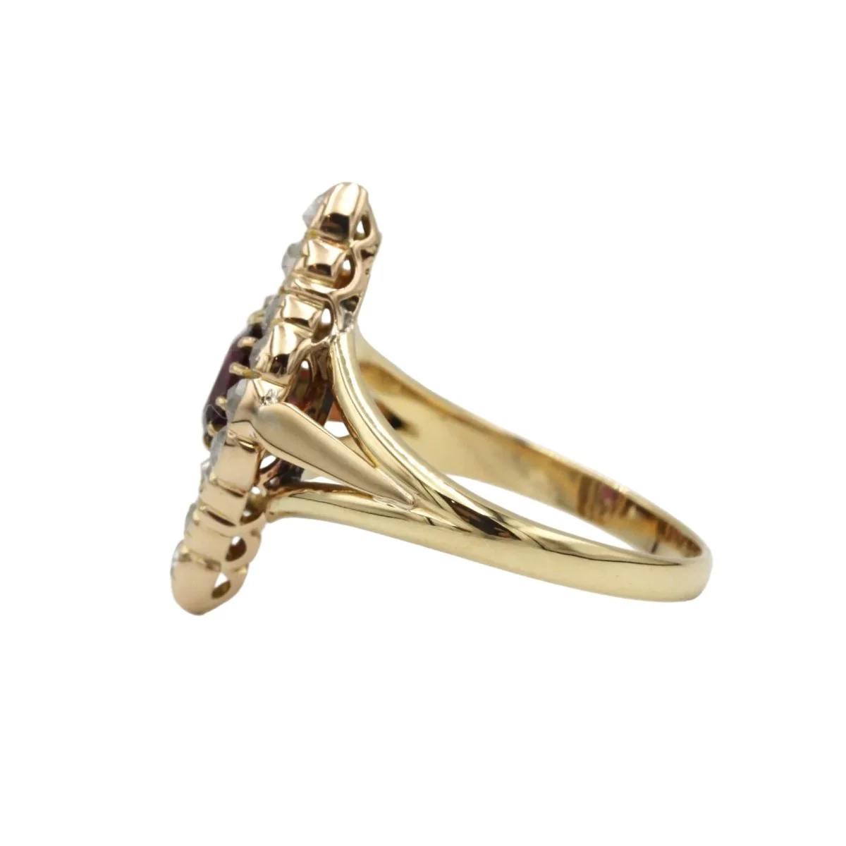 Bague Marquise en or jaune, rubis et diamants - Image 2