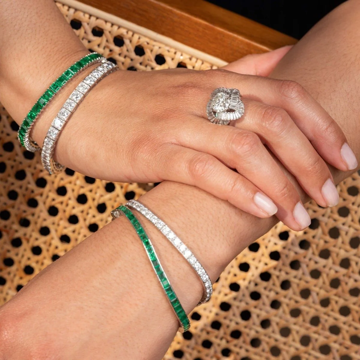 Bracelet Ligne BOUCHERON en or blanc et émeraudes - Image 2