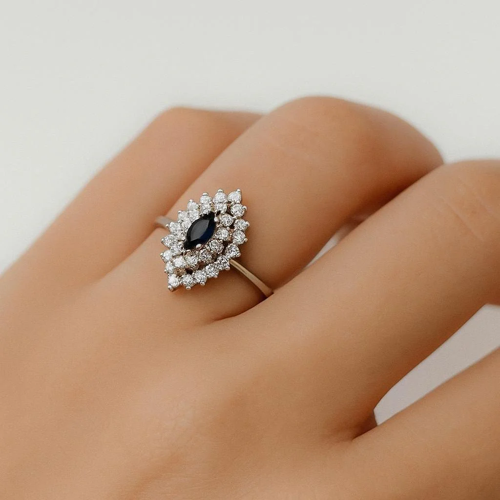 Bague Marquise en or blanc, saphir et diamants - Image 2