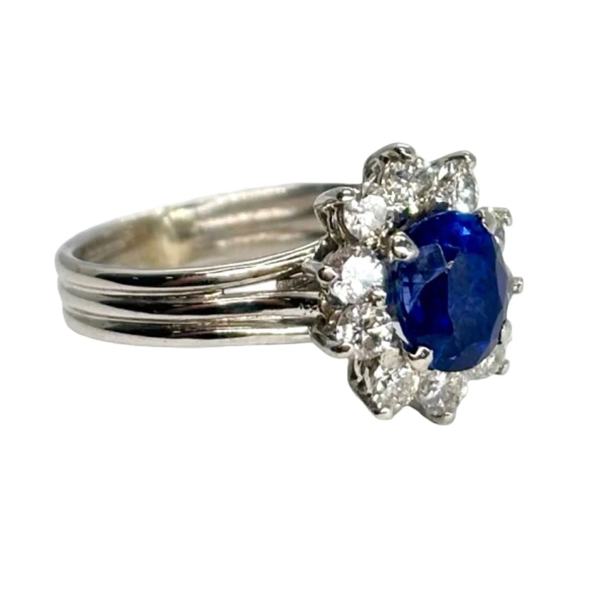 Bague Marguerite en or blanc, saphir et diamants - Image 5