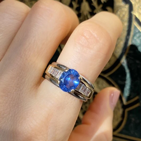 Bague en or jaune et blanc, saphir et diamants - Image 4