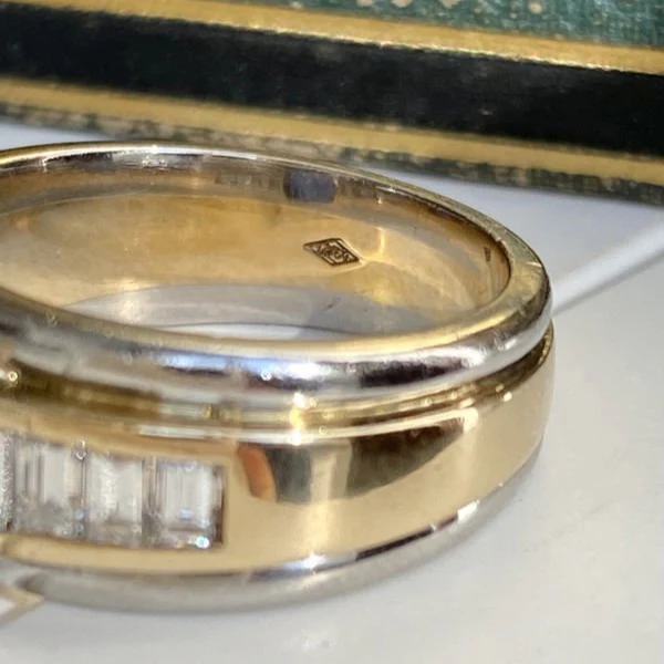 Bague en or jaune et blanc, saphir et diamants - Image 6