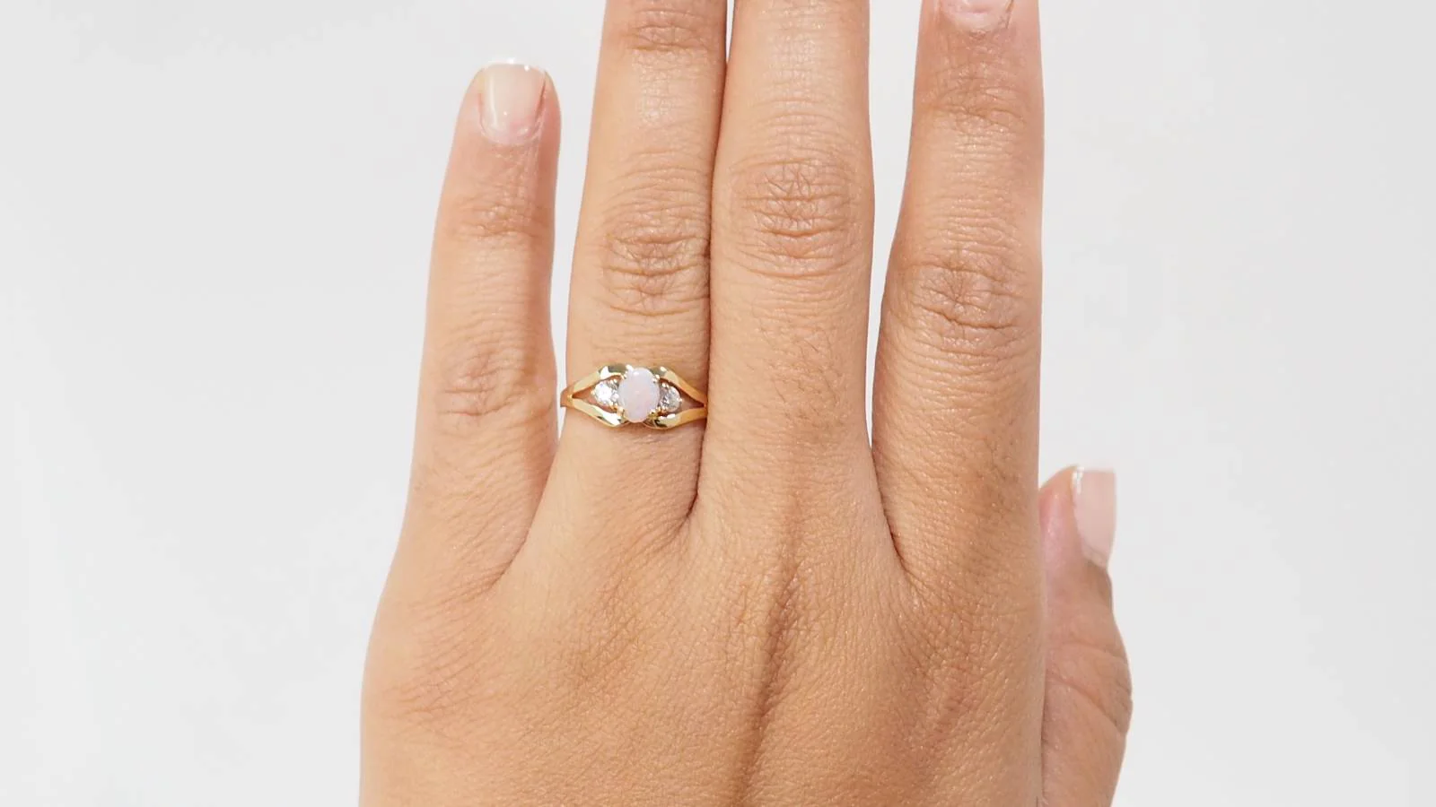 Bague vintage en or jaune et Opale - Image 2