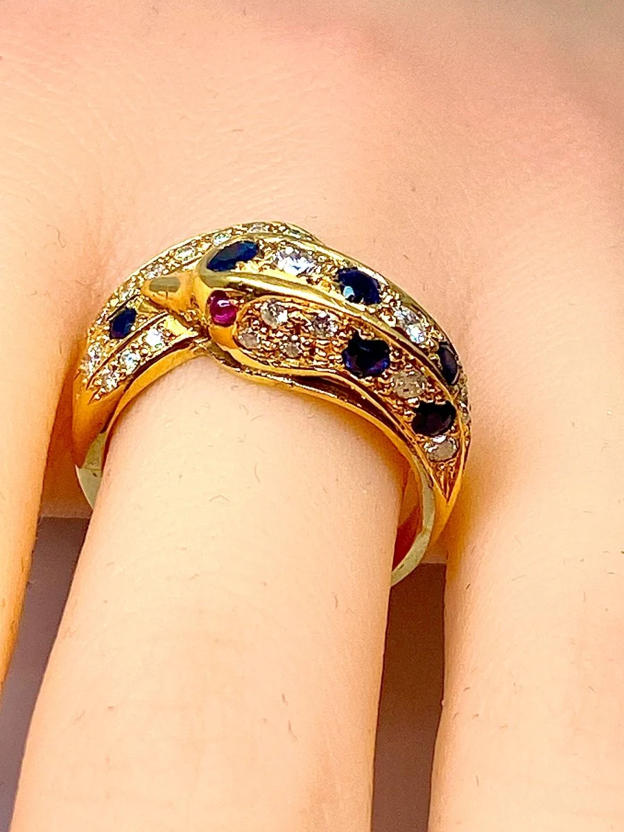 Bague dauphin en or jaune 18 carats ,saphirs ,diamants et rubis - Image 12