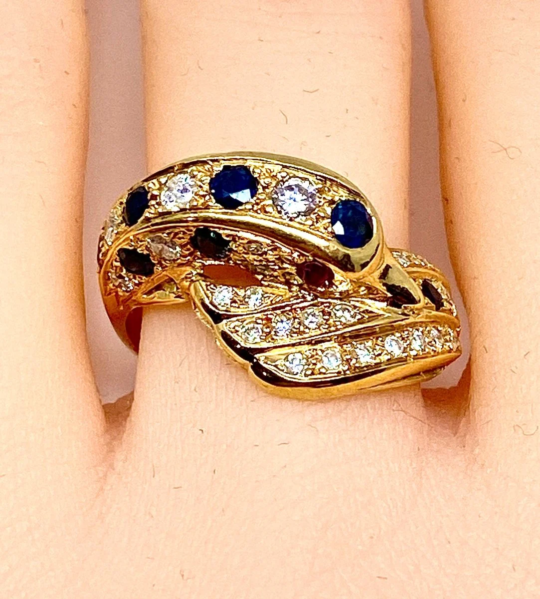 Bague dauphin en or jaune 18 carats ,saphirs ,diamants et rubis - Image 14