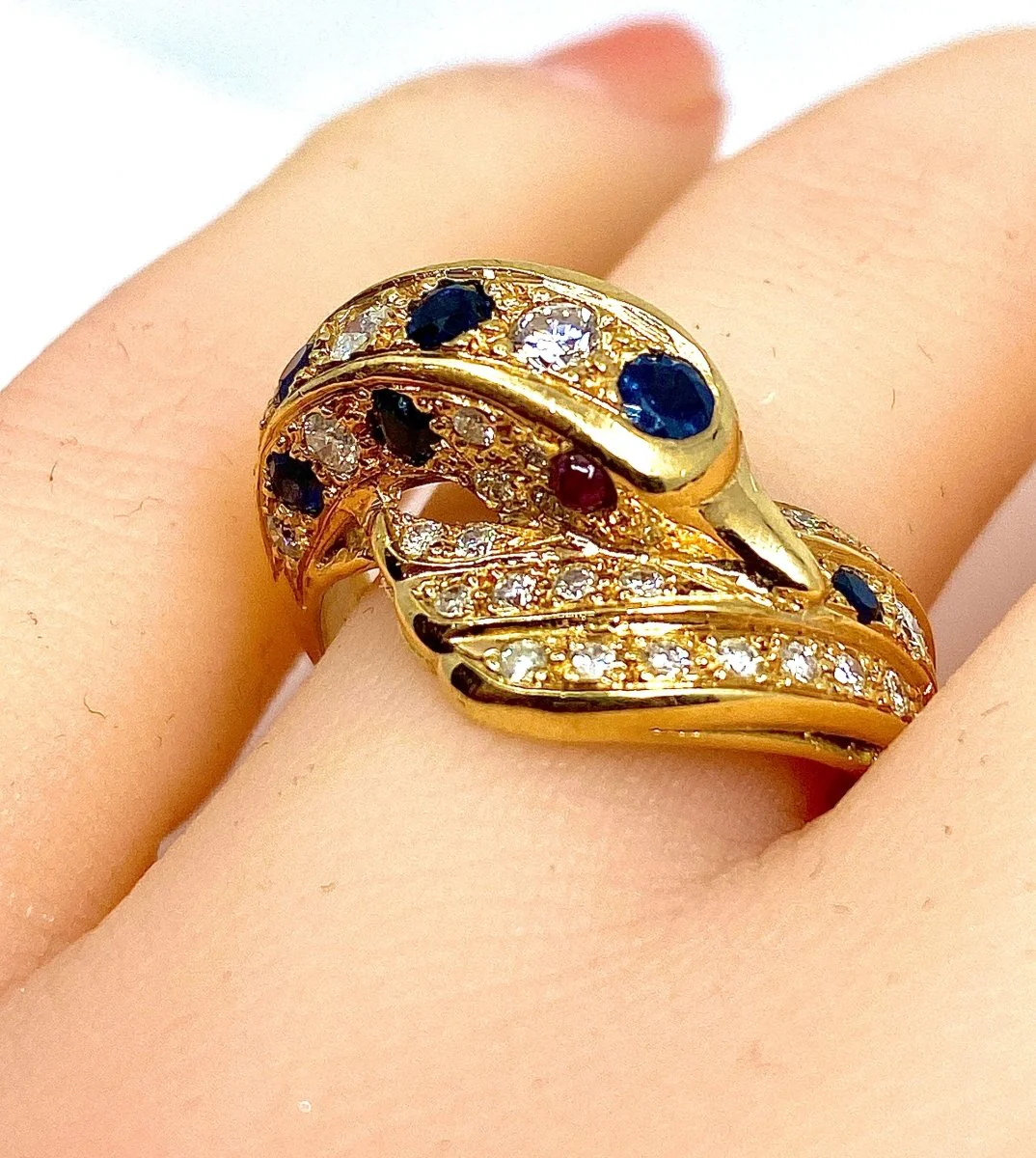 Bague dauphin en or jaune 18 carats ,saphirs ,diamants et rubis - Image 16