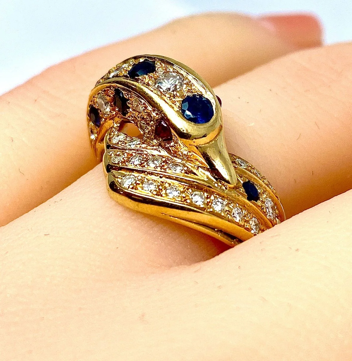 Bague dauphin en or jaune 18 carats ,saphirs ,diamants et rubis - Image 19