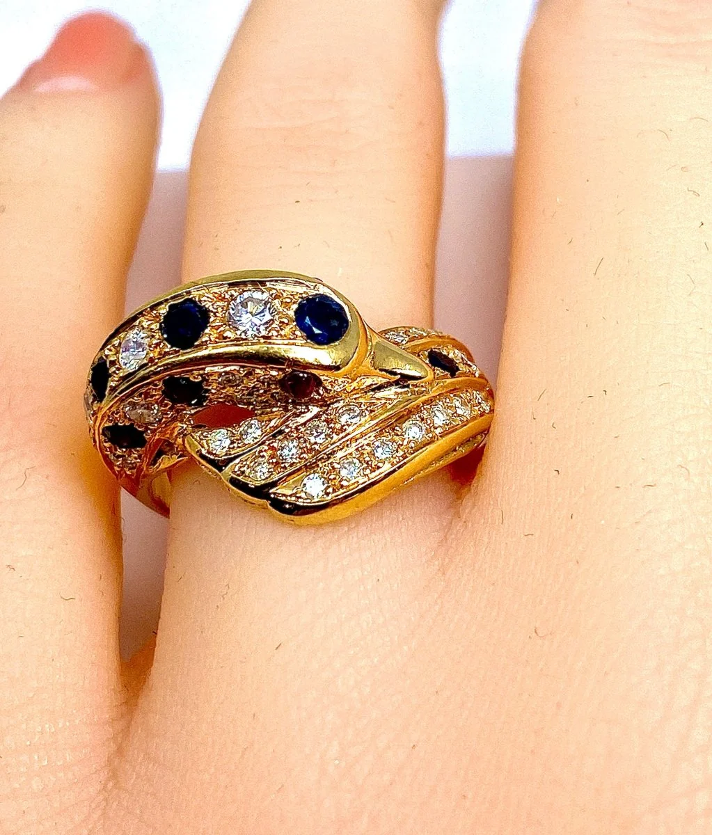Bague dauphin en or jaune 18 carats ,saphirs ,diamants et rubis - Image 20