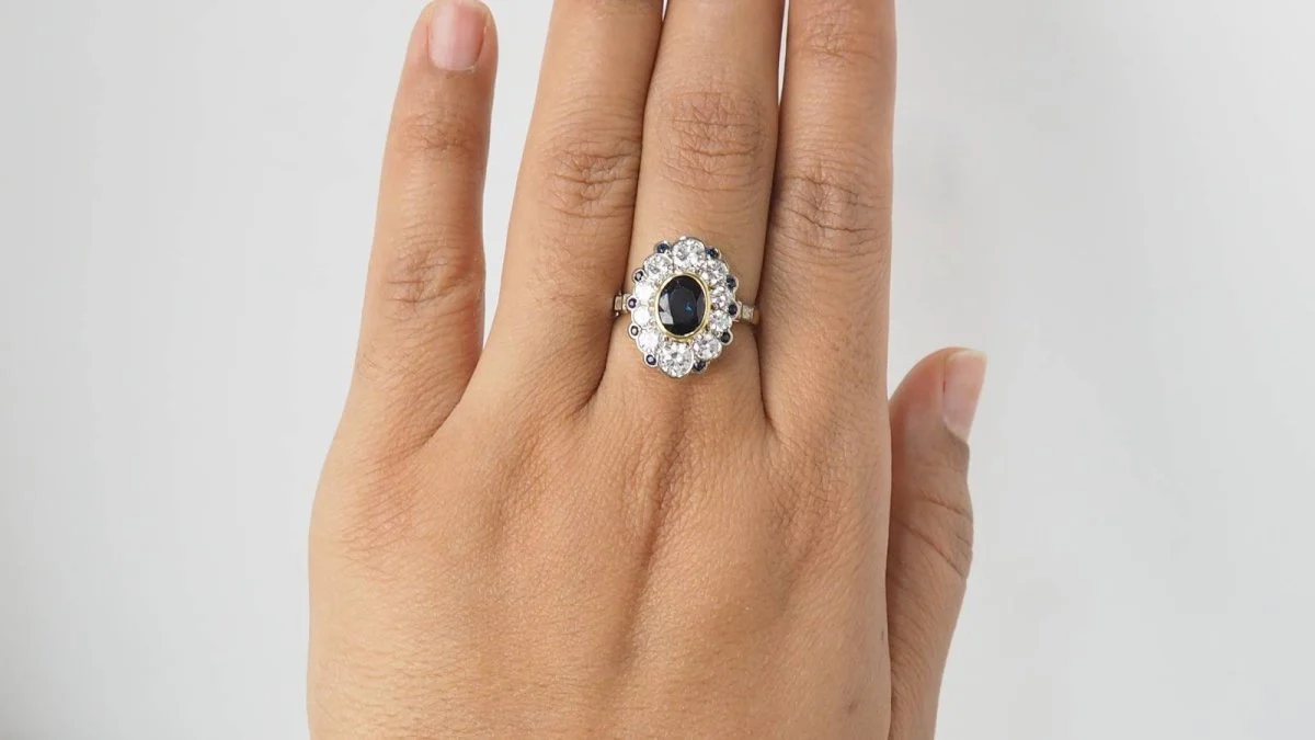 Bague pompadour en or bicolore, saphir et diamants - Image 2