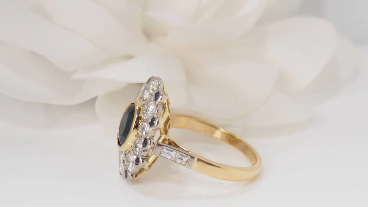 Bague pompadour en or bicolore, saphir et diamants - Image 7