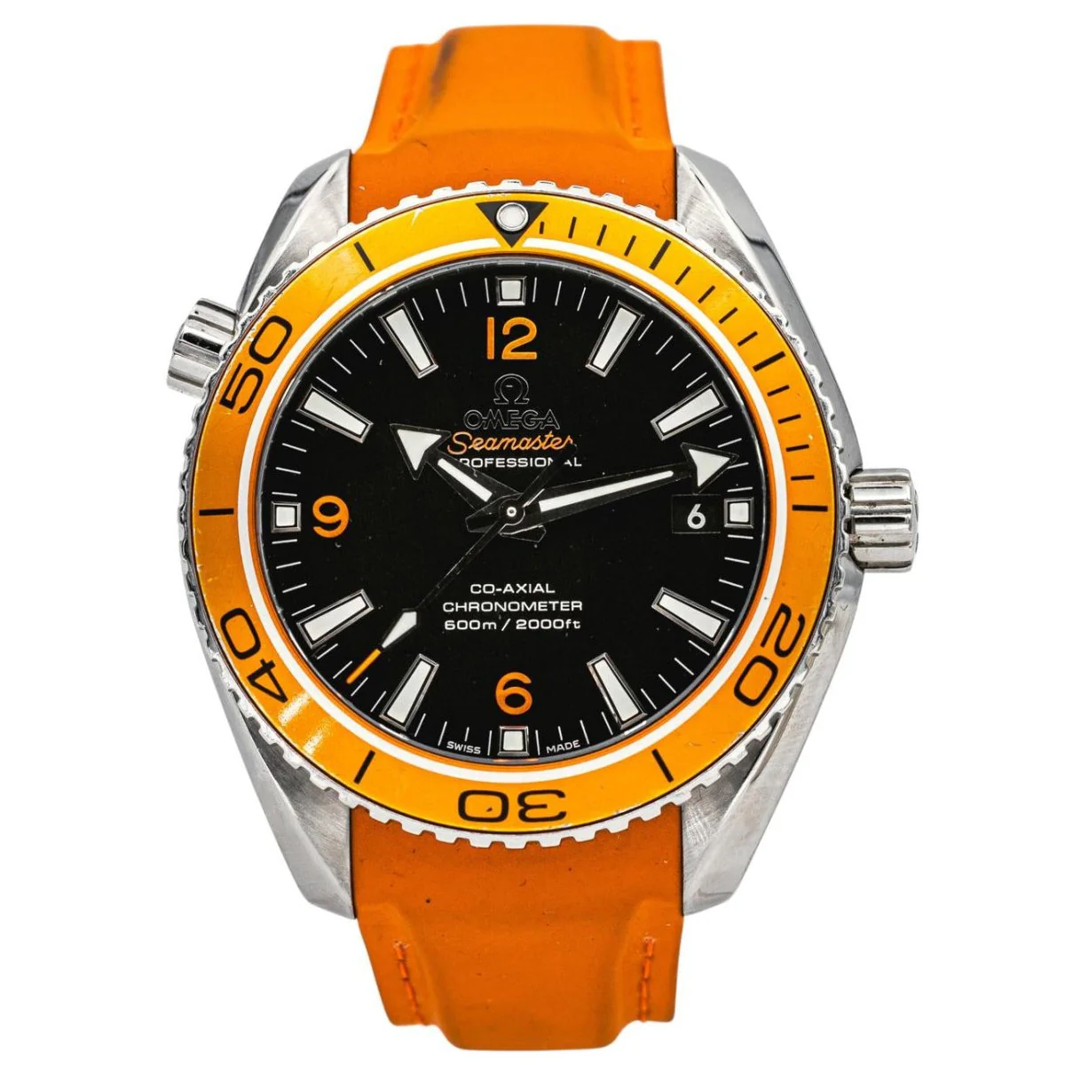 Montre OMÉGA "Seamaster Planet Ocean" en acier, caoutchouc et saphir