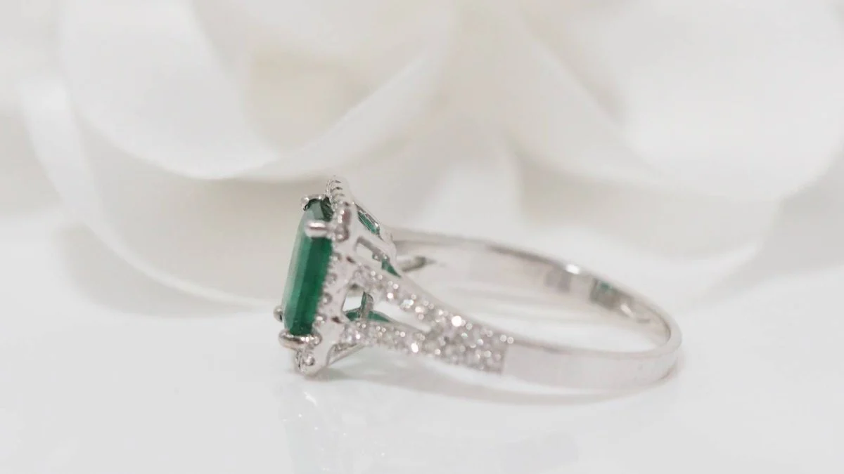 Bague en or blanc émeraude et diamants - Image 6