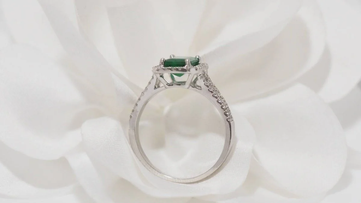 Bague en or blanc émeraude et diamants - Image 7