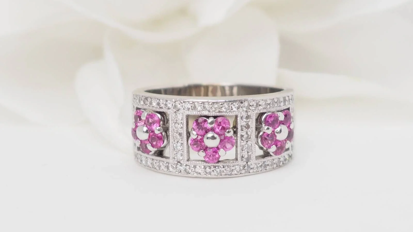 Bague bandeau en or blanc, topazes roses et diamants - Image 5