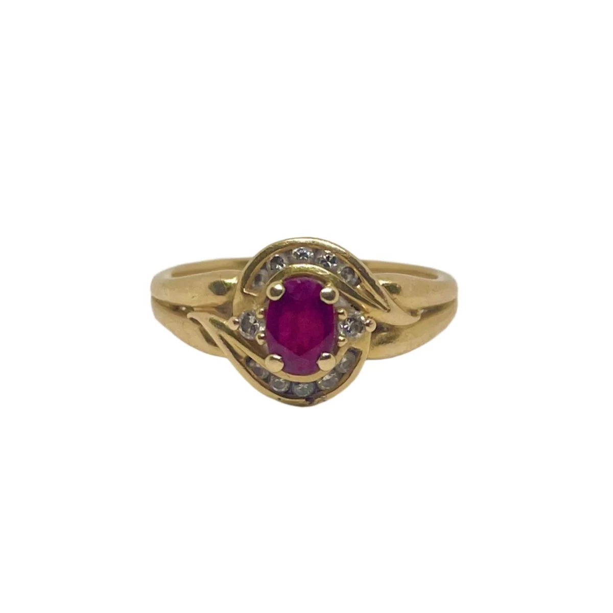 Bague en or jaune, rubis et diamants