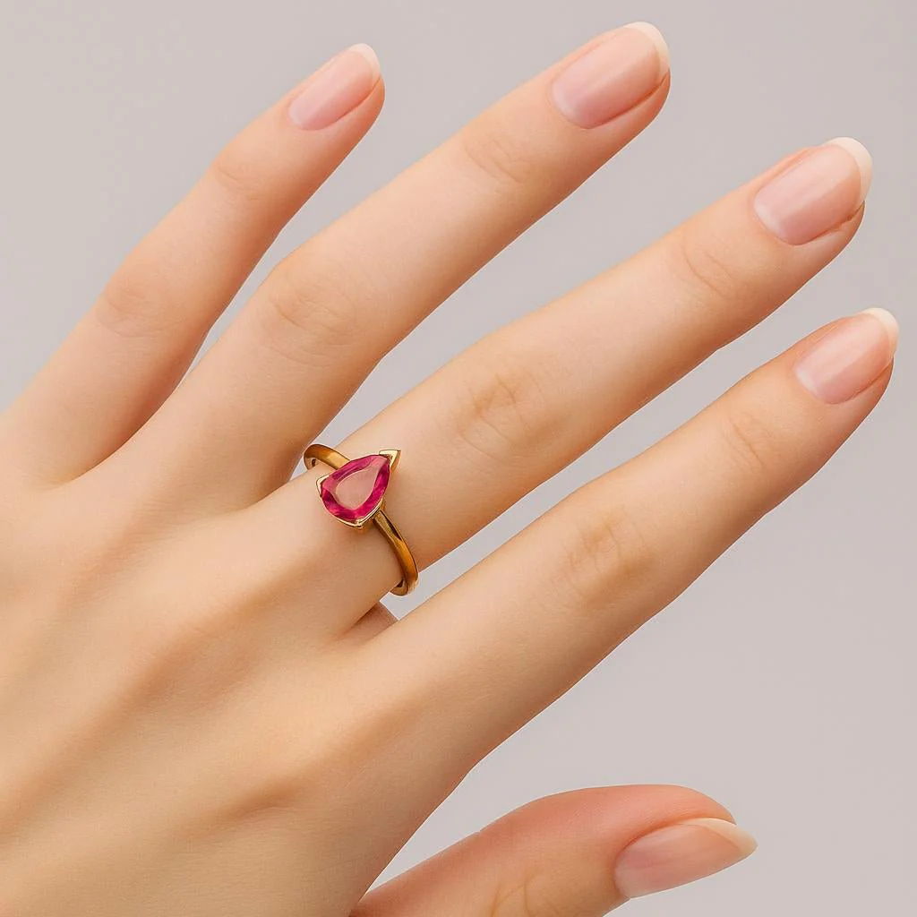 Bague Solitaire en or jaune et rubis - Image 2