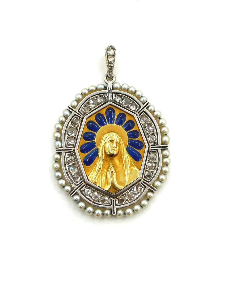 Pendentif MEDAL en or, platine, diamants, émeraudes et perles