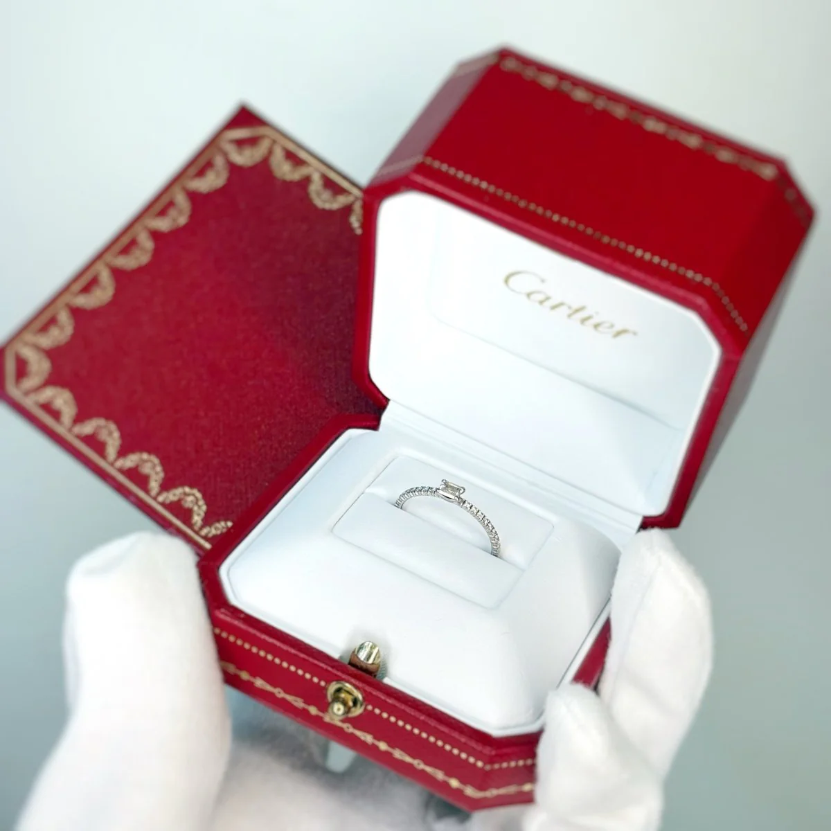 Bague Solitaire CARTIER "Étincelle" en or blanc et diamants - Image 6