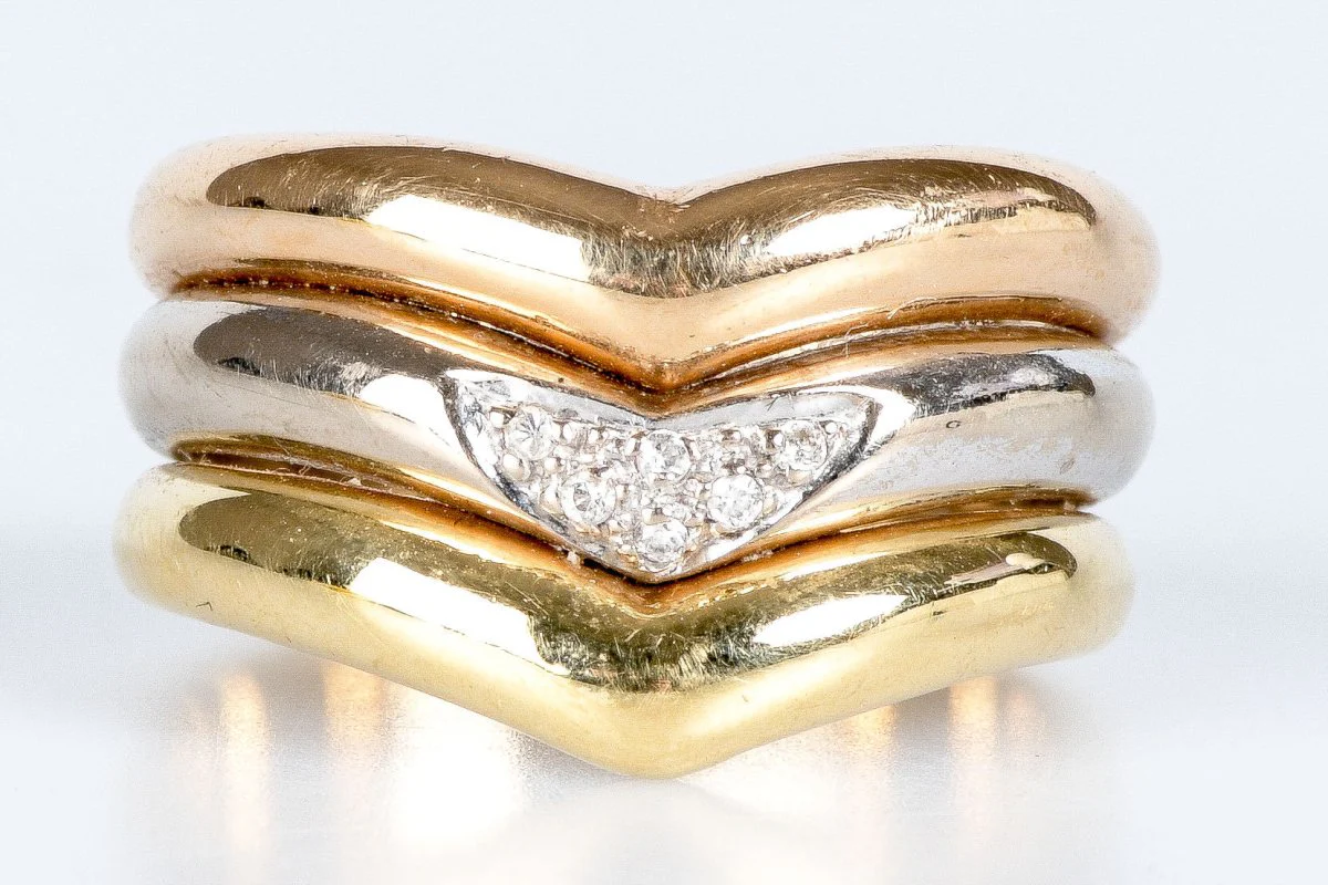 Bague Tricolore 18 carats ornés de diamants - Image 2