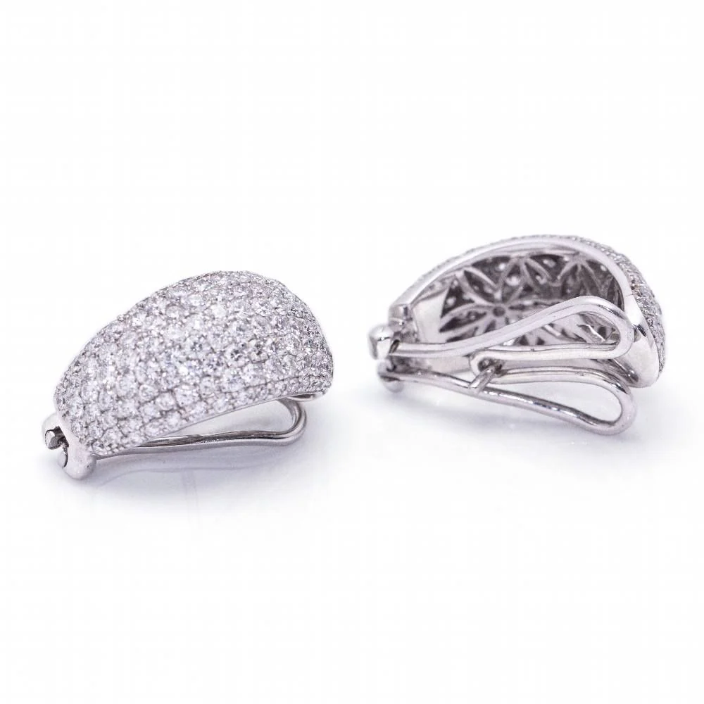 Boucles d'oreilles TAUBE en or blanc avec pavé de diamants - Image 2