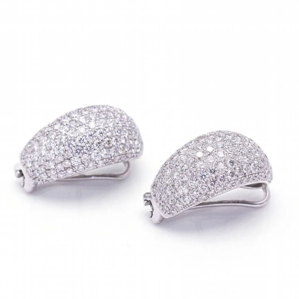 Boucles d'oreilles TAUBE en or blanc avec pavé de diamants - Image 4