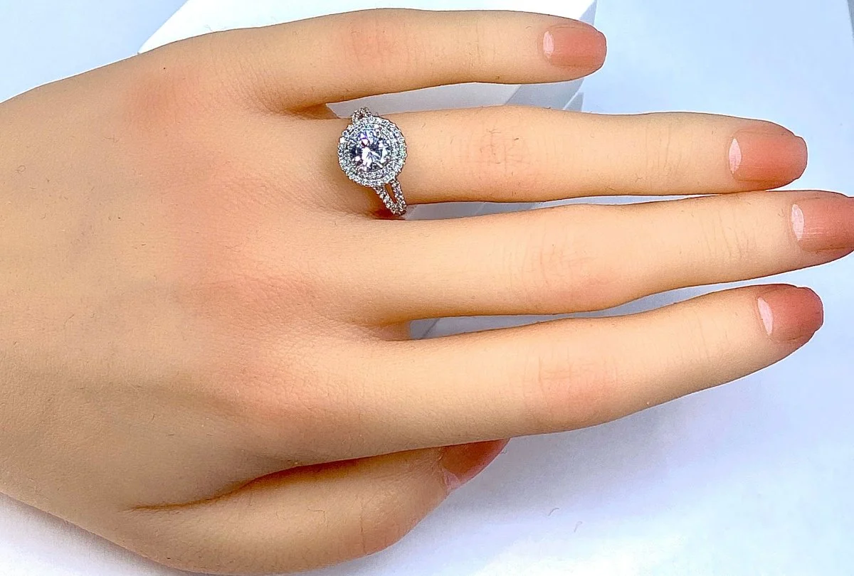 Bague en or blanc 18 carats, diamant 0,97 carat couleur E - Image 13