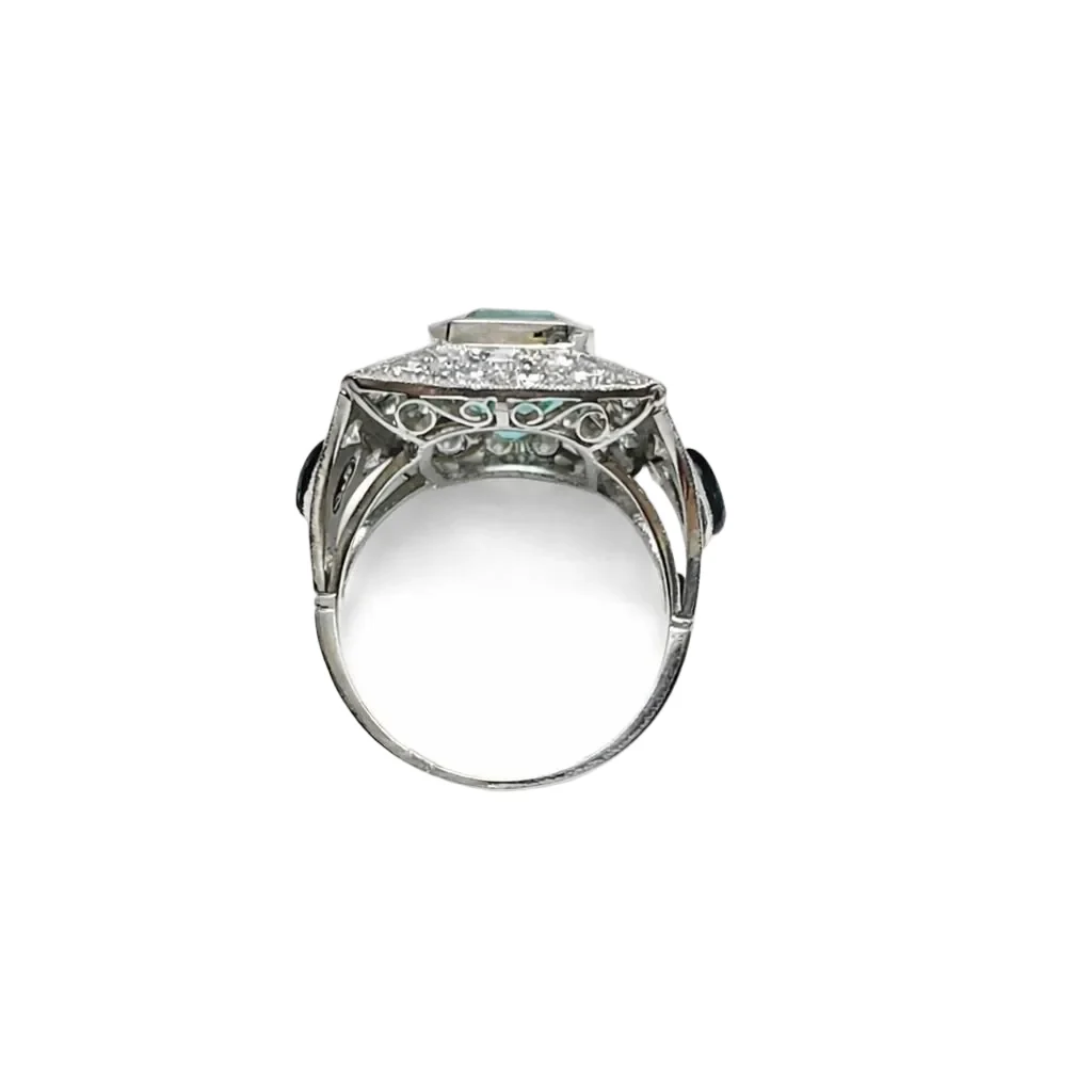 Bague Entourage en or blanc, émeraude et diamants - Image 4