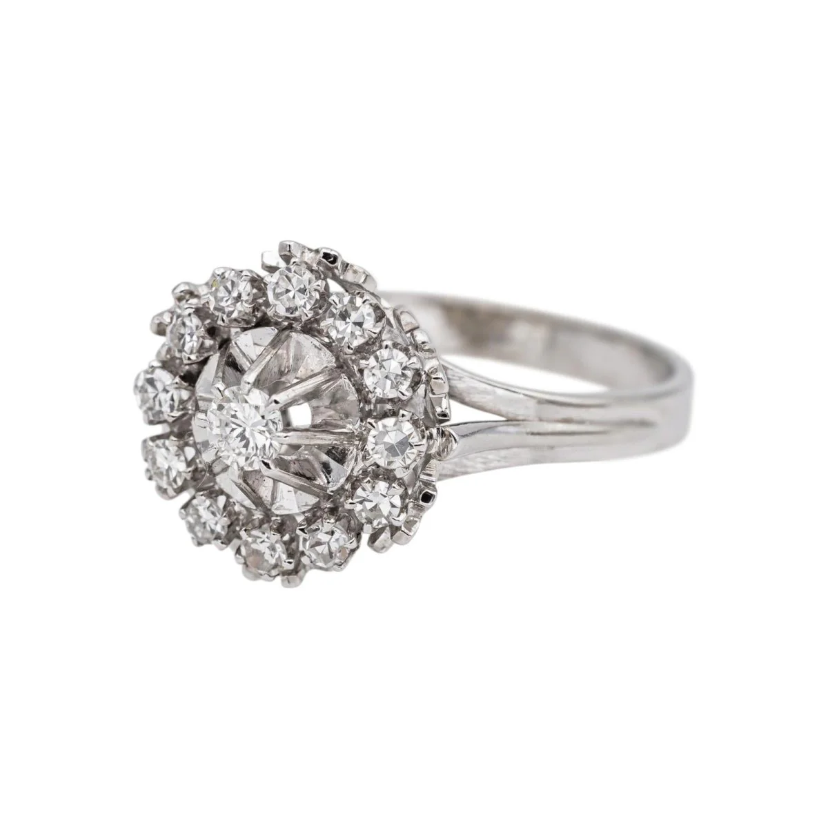Bague Marguerite en or blanc, platine et diamants - Image 3