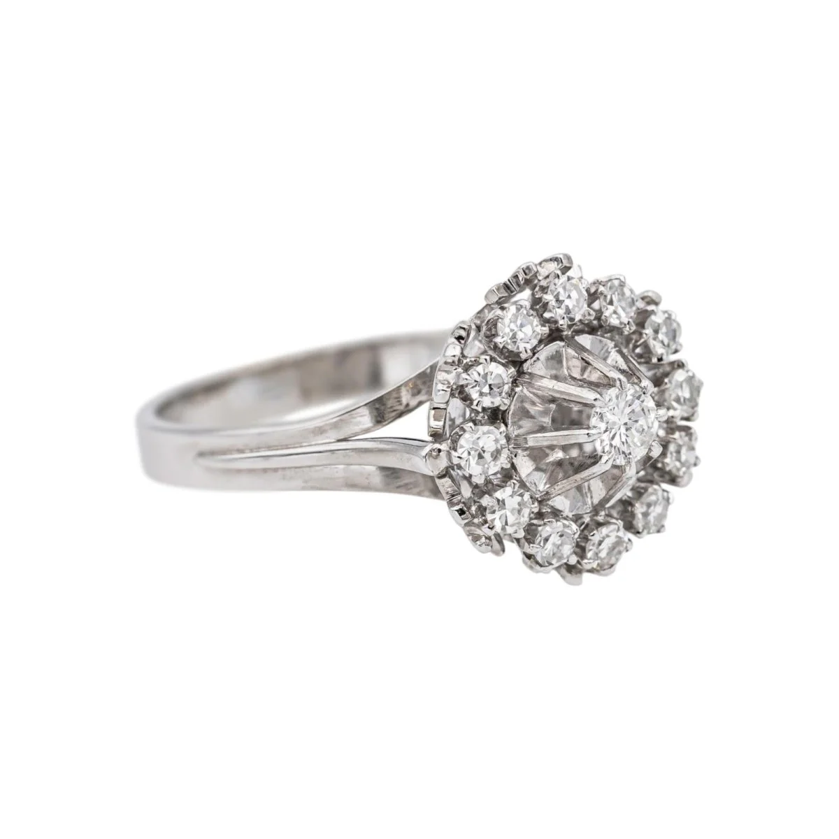 Bague Marguerite en or blanc, platine et diamants - Image 6