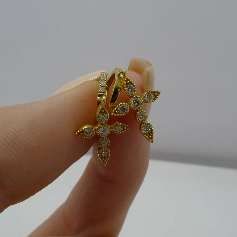 Boucles d'oreilles en or jaune et diamants - Image 4