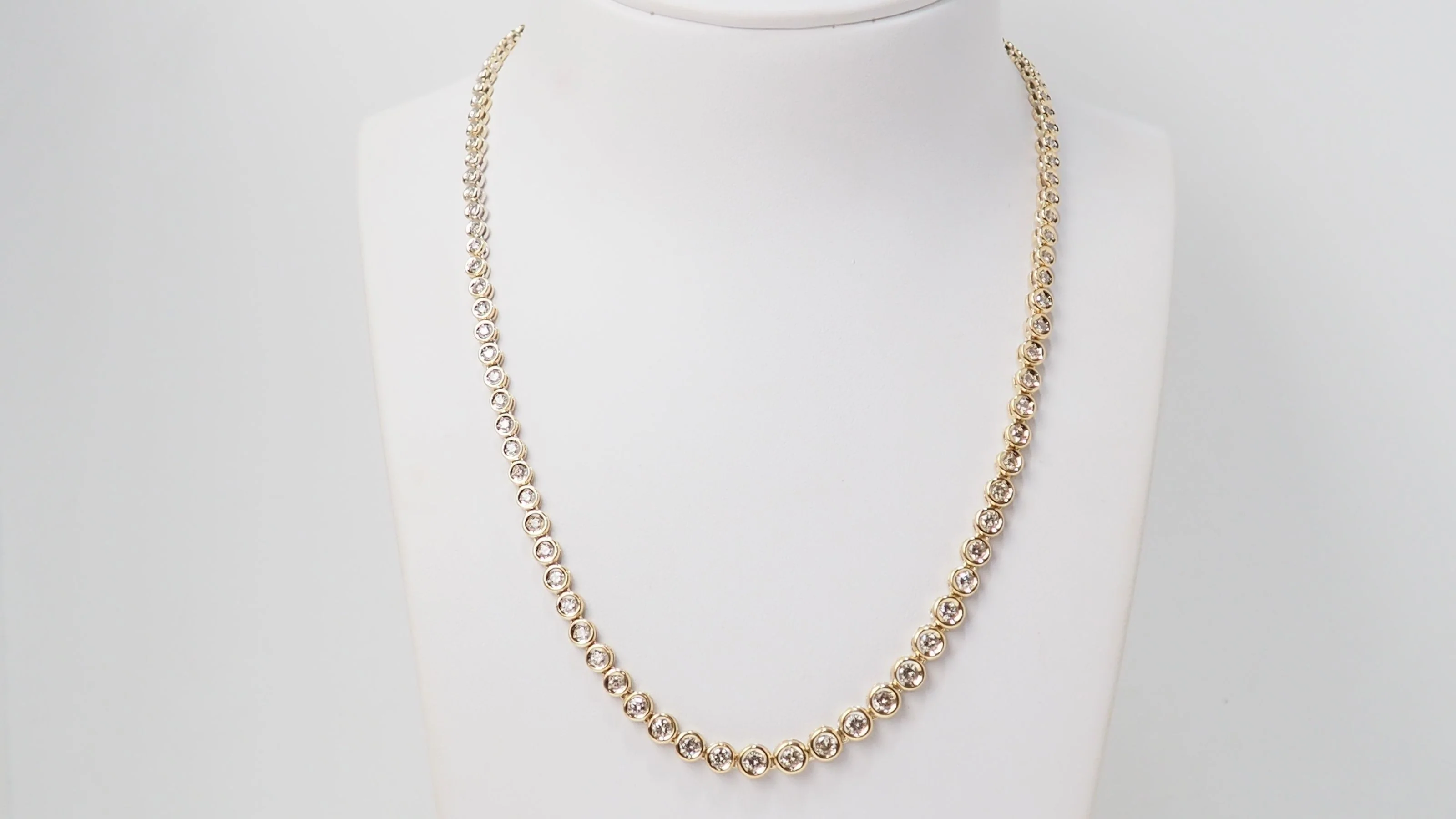 Collier rivière en or jaune et diamants