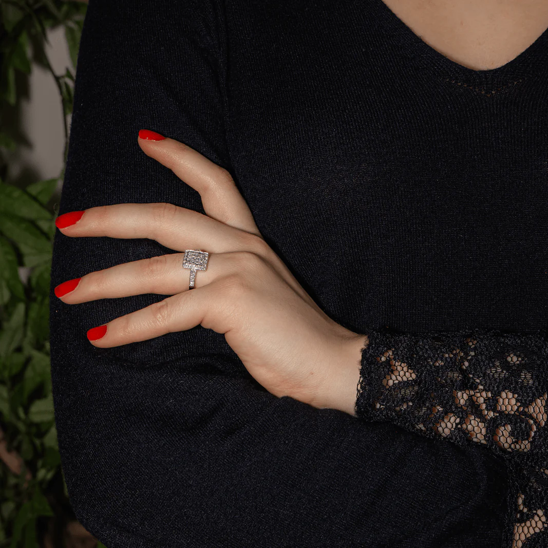 Bague Pavée en or blanc et diamants - Image 2