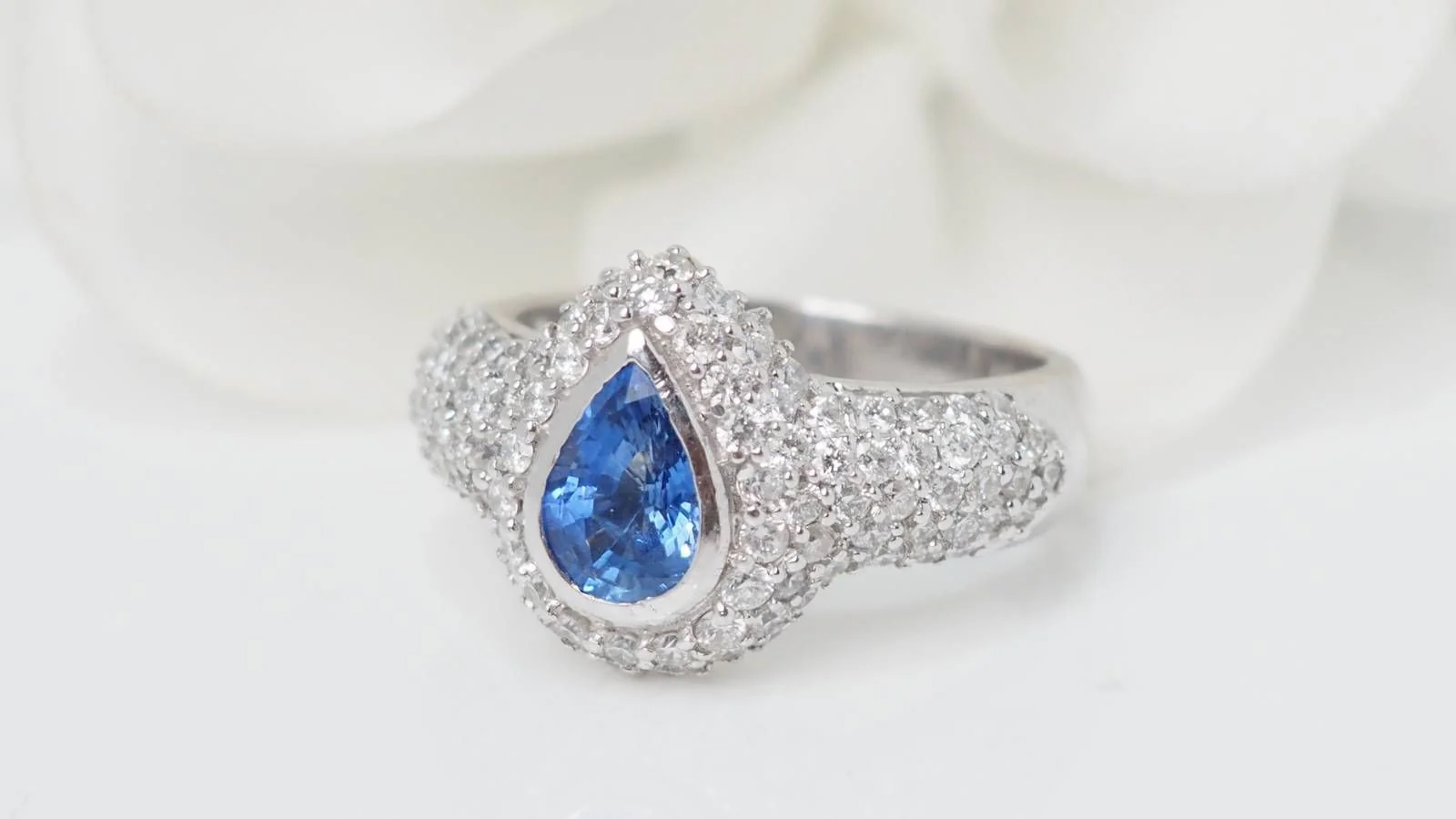 Bague en or blanc, saphir de Ceylan et diamants - Image 5